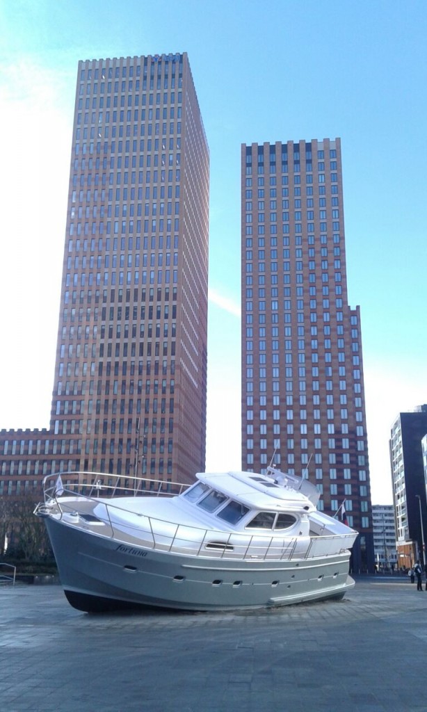 Motorjacht E2 op de Zuidas (Foto: Anneke Heerschop)