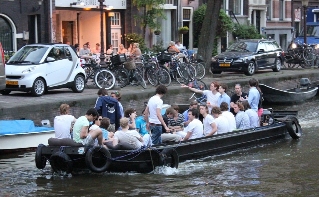 Studenten varen in Amsterdam