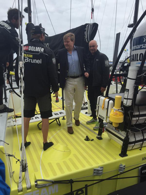 Koning Willem-Alexander aan boord van Team Brunel