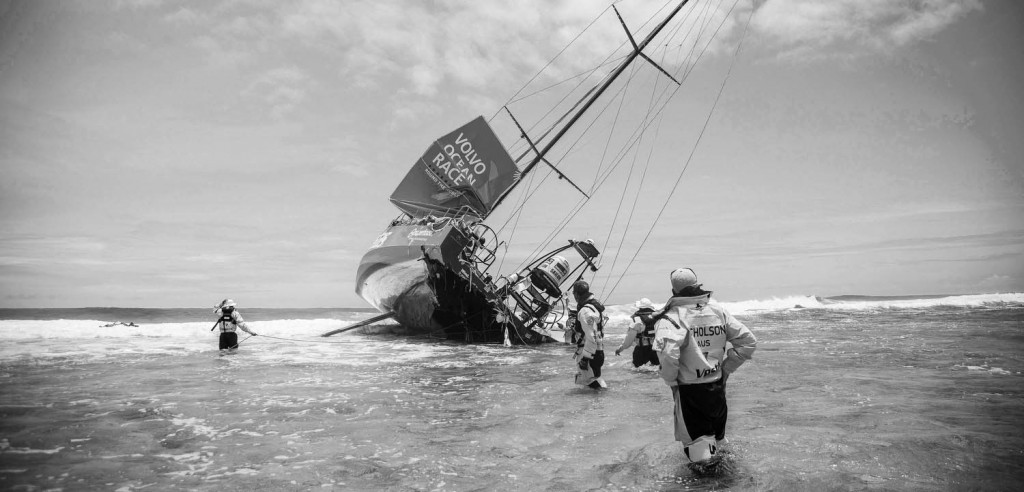 De Deense boot op een rif gestrand