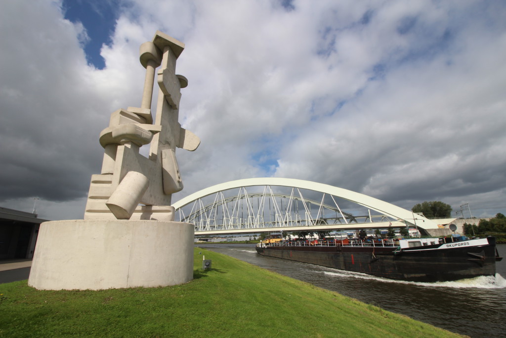 Waterwerk langs het Amsterdam Rijnkanaal. Foto: Tessa Heerschop